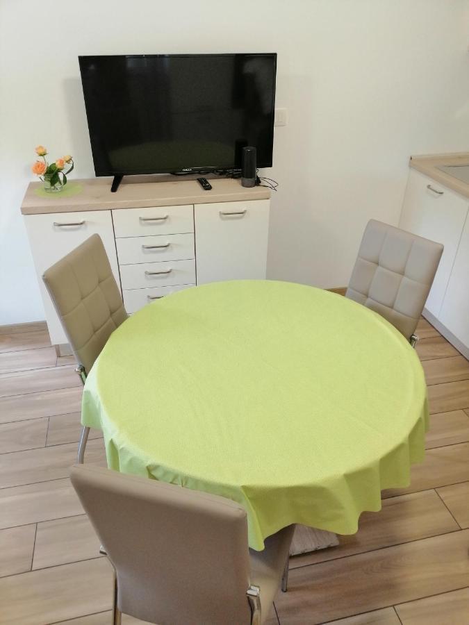 Deno Apartment Podgrad  ภายนอก รูปภาพ