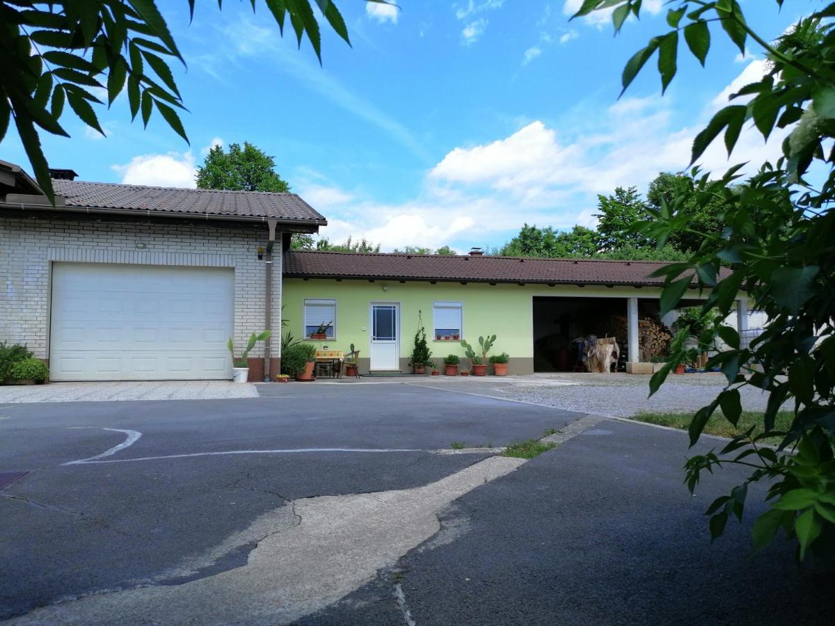 Deno Apartment Podgrad  ภายนอก รูปภาพ