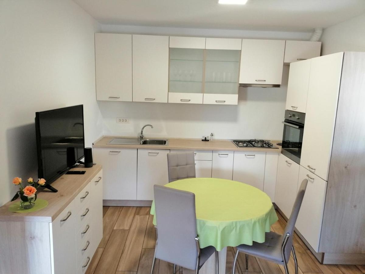 Deno Apartment Podgrad  ภายนอก รูปภาพ